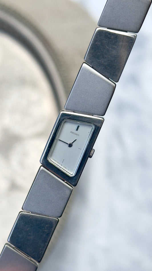 Asymmetrical Seiko Vintage Watch 1995 - Silver Tone