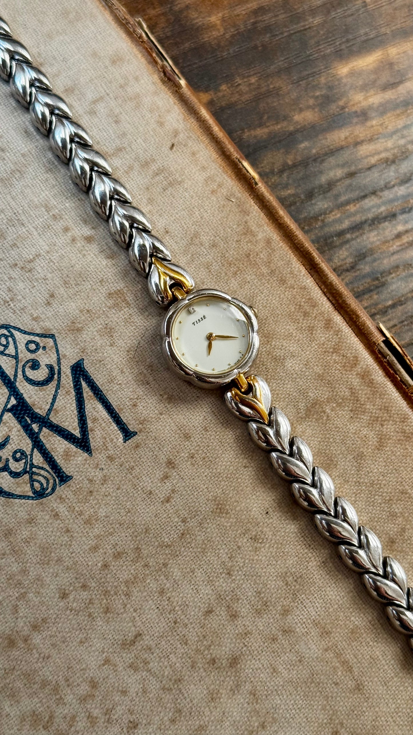 1992 Super Rare Vintage Seiko Tissé Watch - Flower case