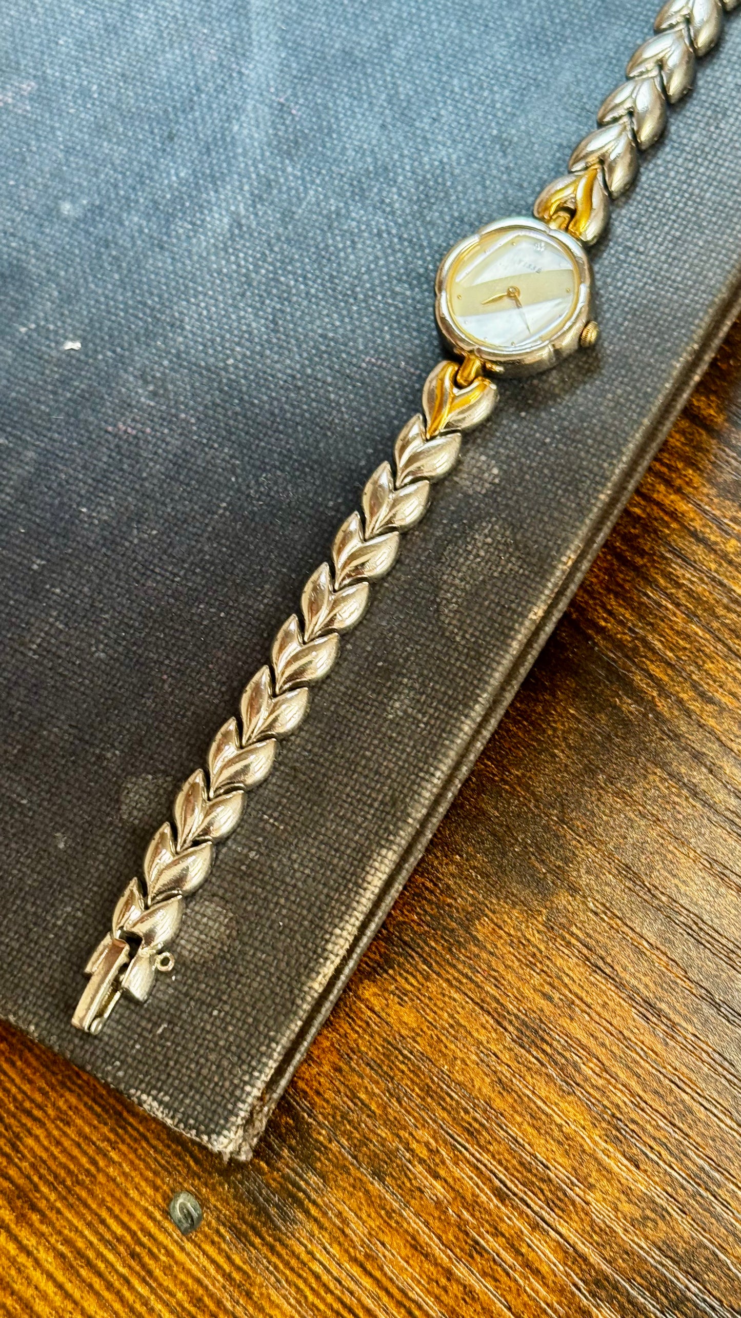 1992 Super Rare Vintage Seiko Tissé Watch - Flower case