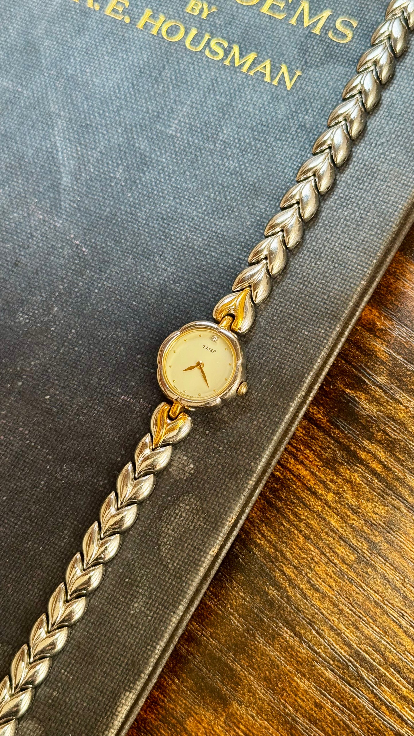 1992 Super Rare Vintage Seiko Tissé Watch - Flower case