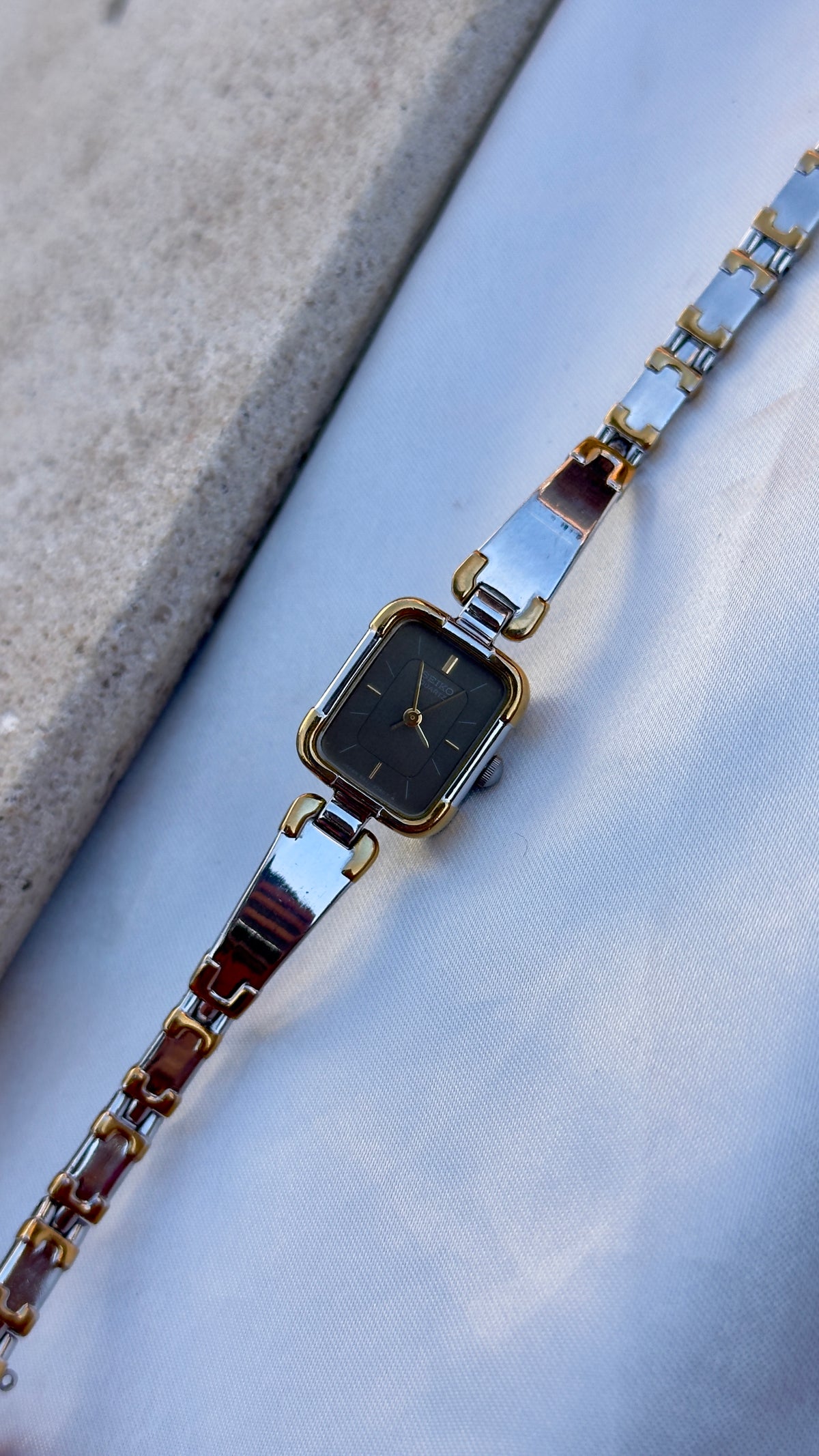 Super Rare Twotoned Seiko Vintage Watch 1982 - Grey Dial
