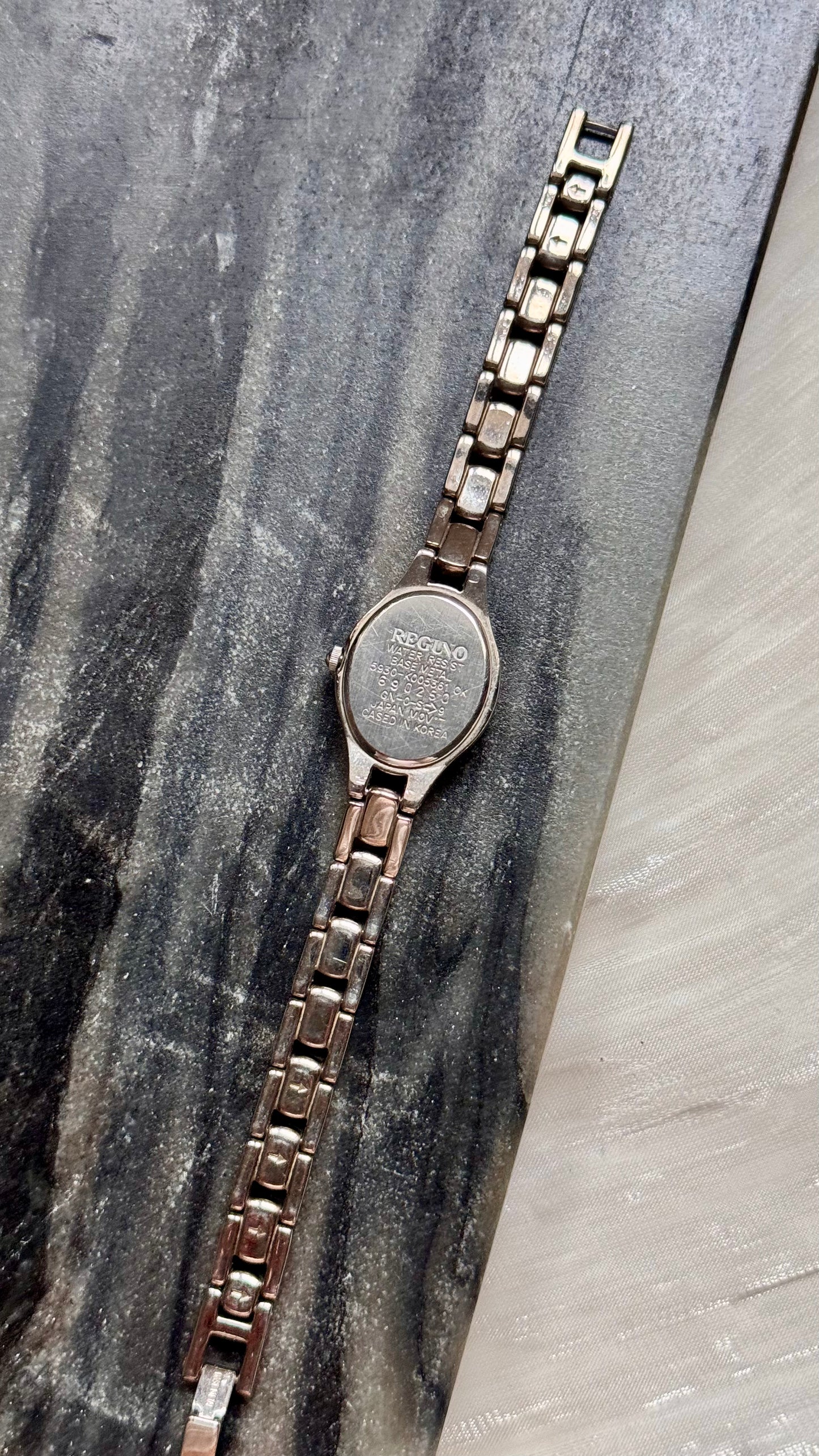 Reguno Citizen vintage watch 1990s