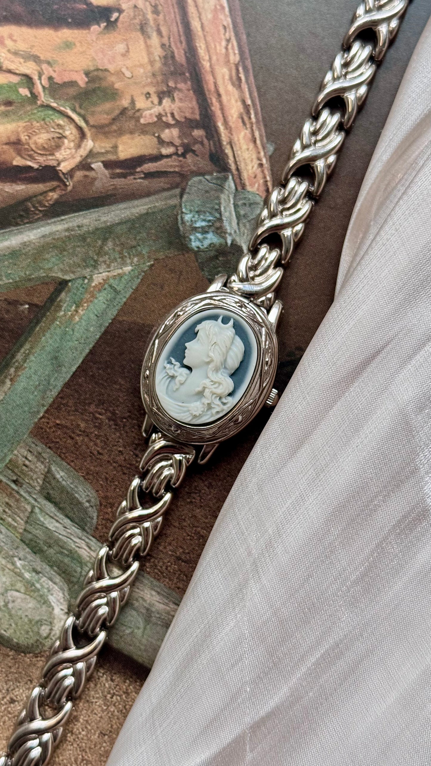Valentino Michelle Cameo Peekaboo vintage ladies watch