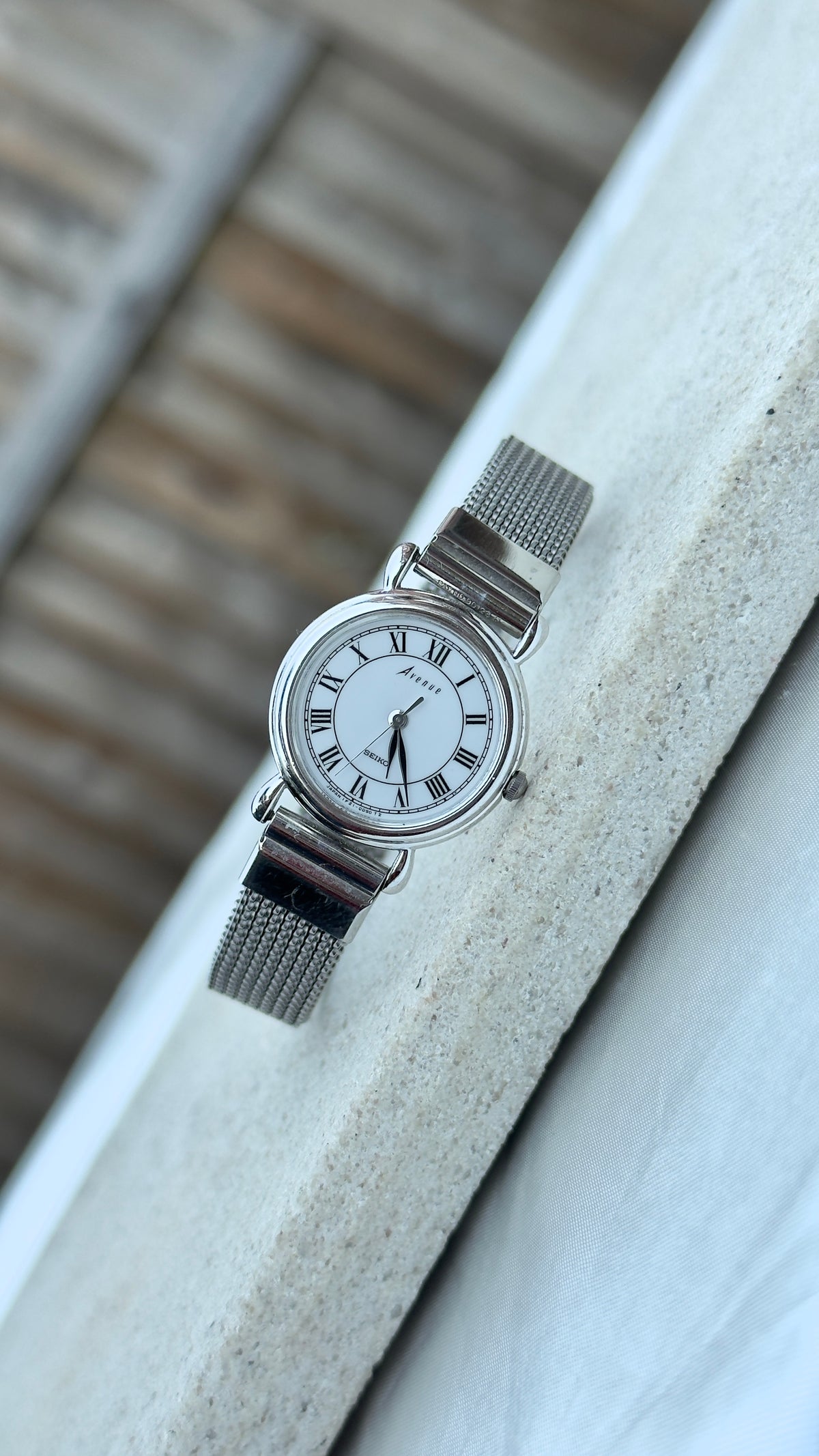 Seiko Avenue Vintage Watch 1999 Roman Numerals - stretch band