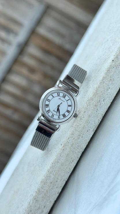 Seiko Avenue Vintage Watch 1999 Roman Numerals - stretch band