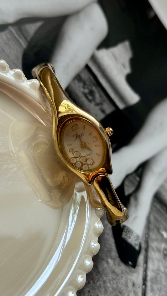Fast vintage watch - bangle peek-a-boo style with floating crystals