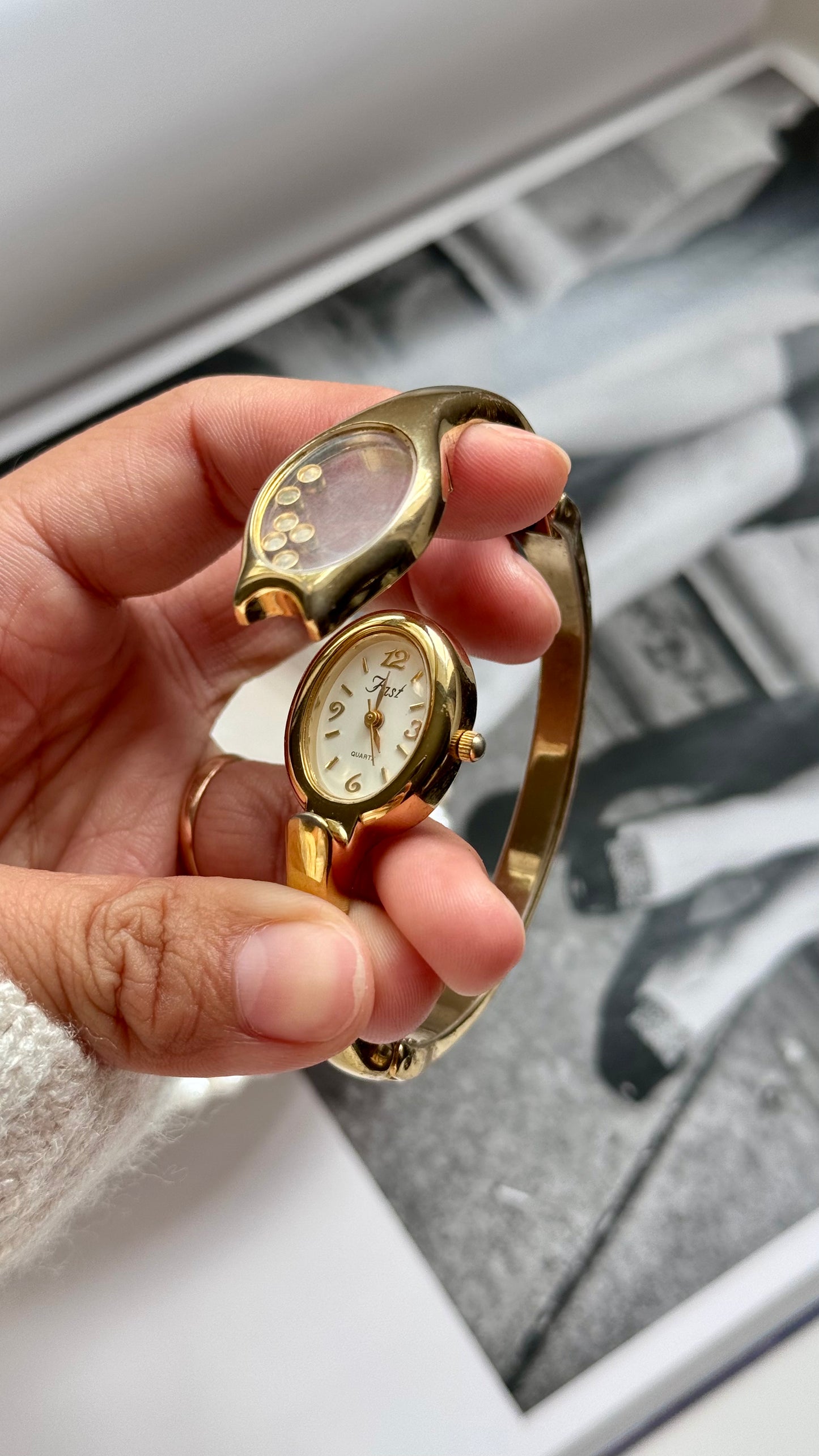Fast vintage watch - bangle peek-a-boo style with floating crystals