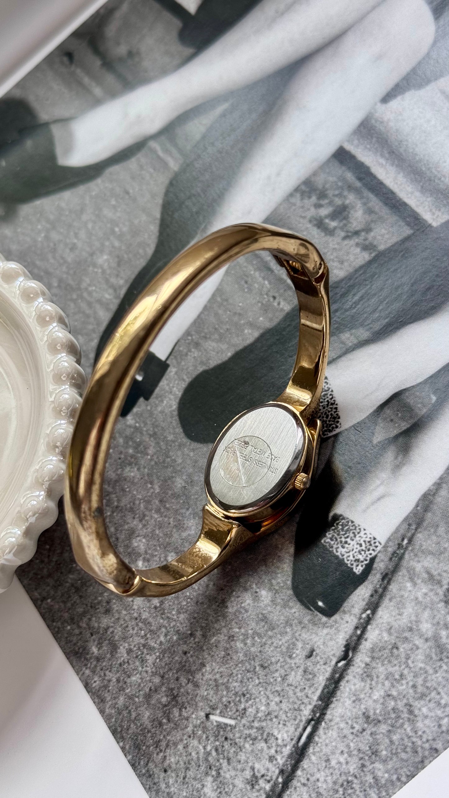 Fast vintage watch - bangle peek-a-boo style with floating crystals