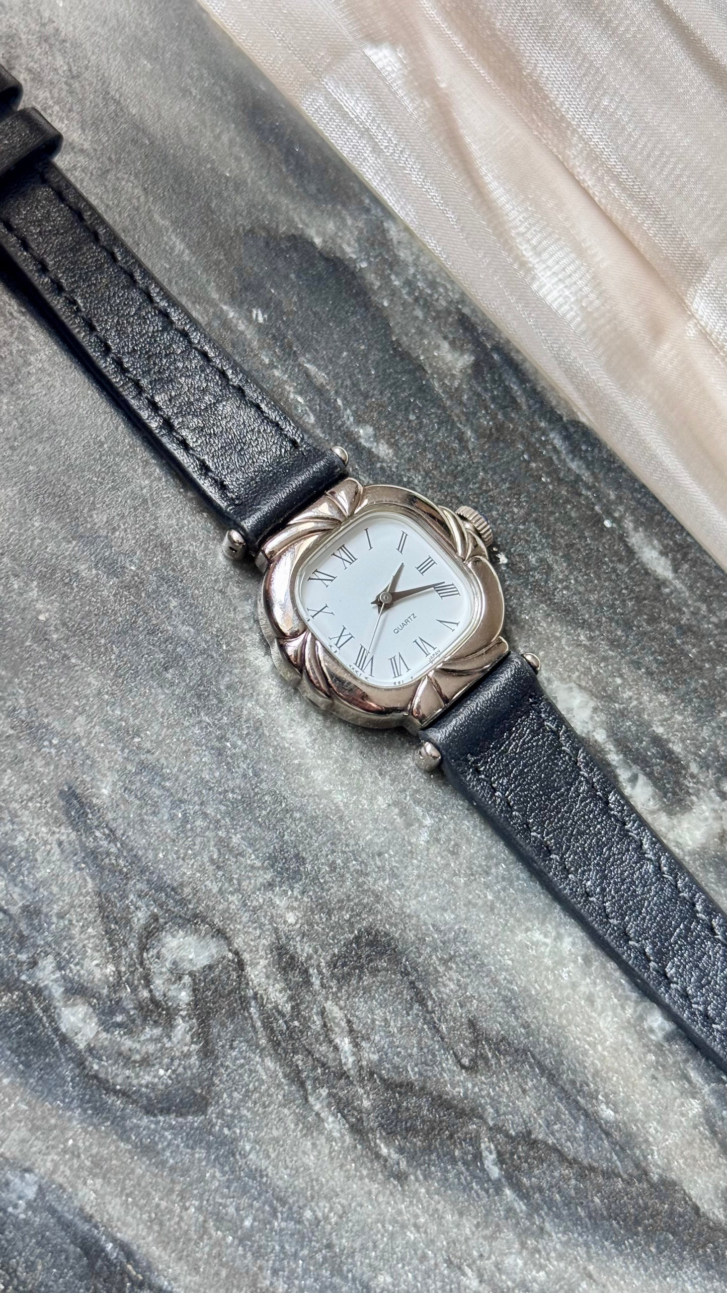 Noevir vintage watch 1990s