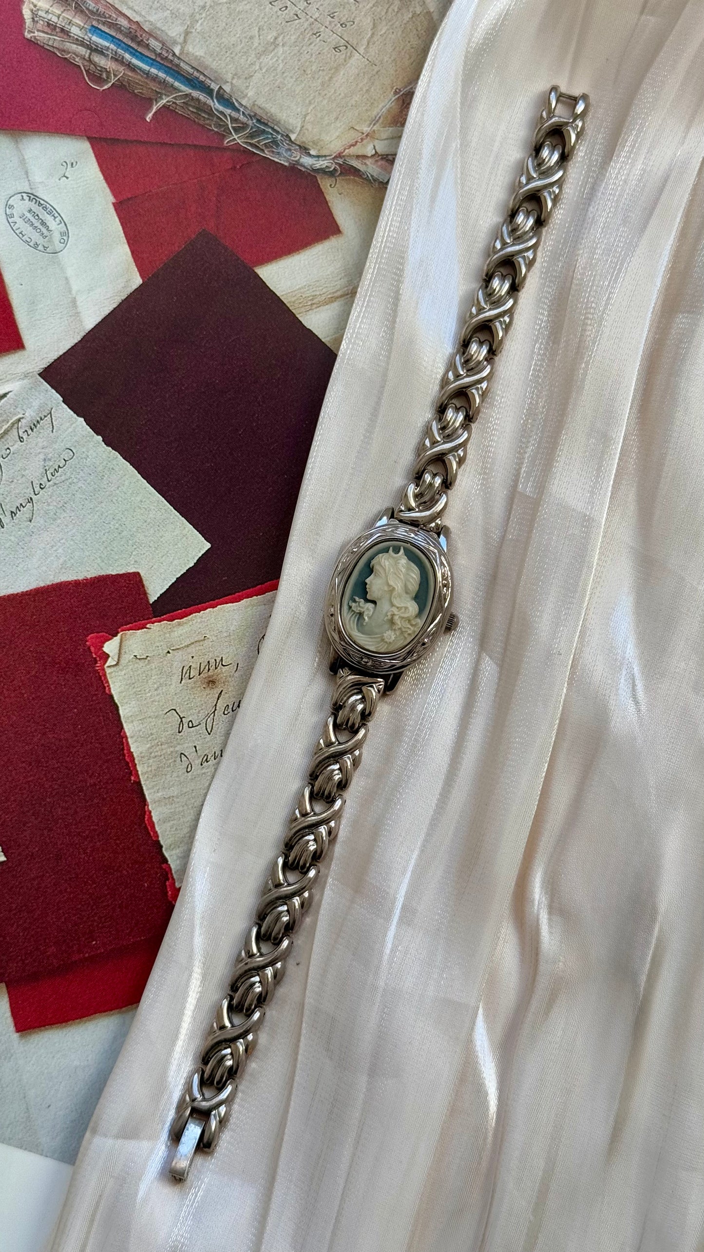 Valentino Michelle Cameo Peekaboo vintage ladies watch