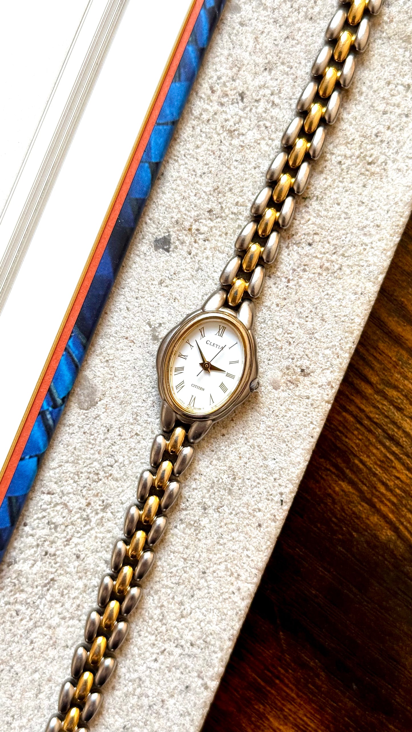 Citizen Cletia 1990s Vintage watch - Oval dial