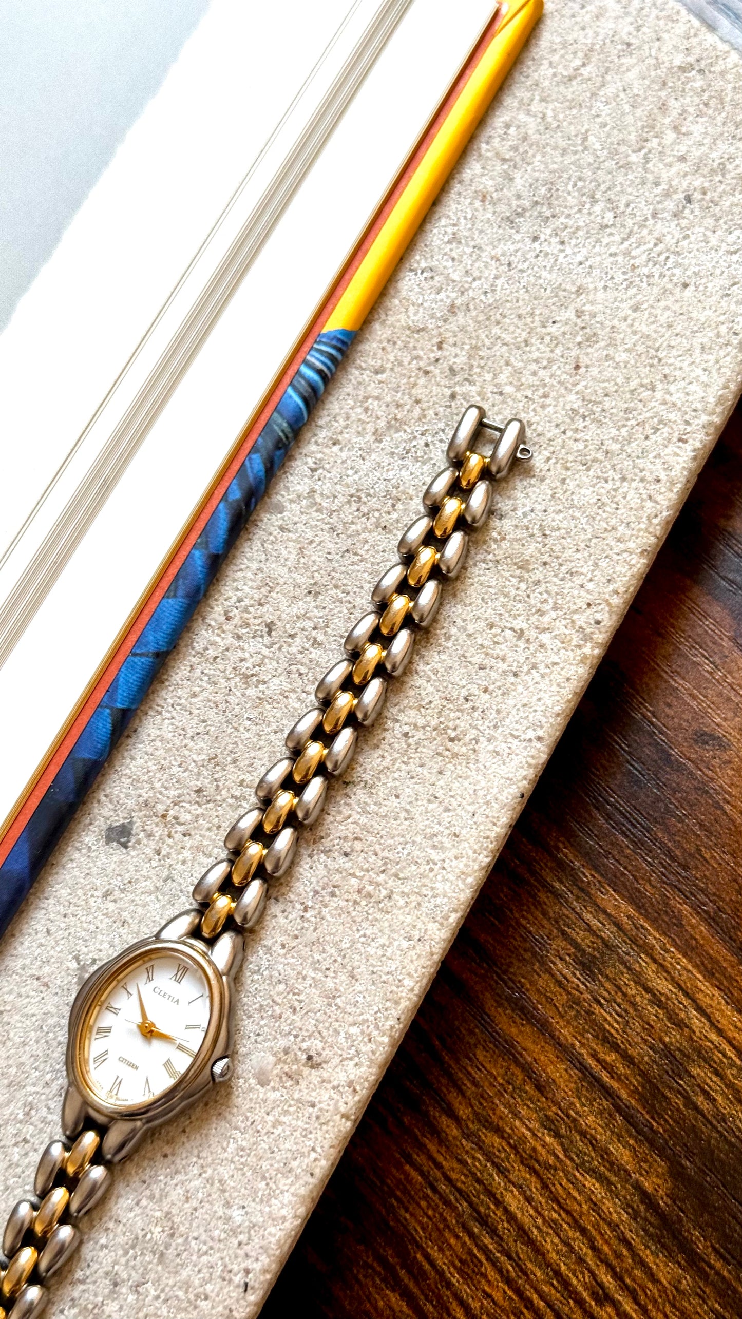 Citizen Cletia 1990s Vintage watch - Oval dial
