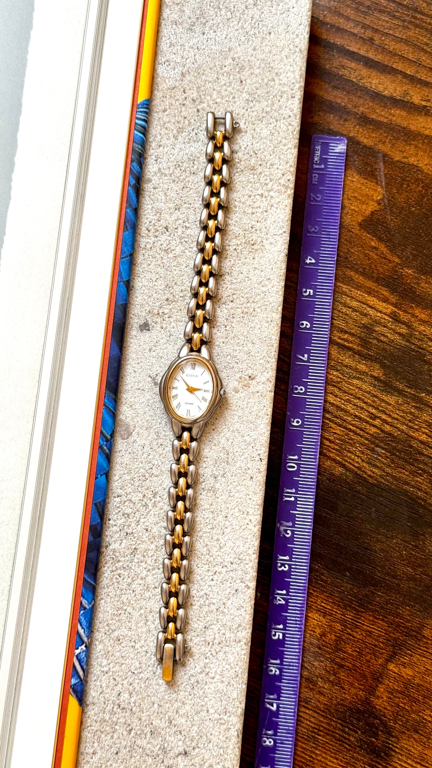 Citizen Cletia 1990s Vintage watch - Oval dial