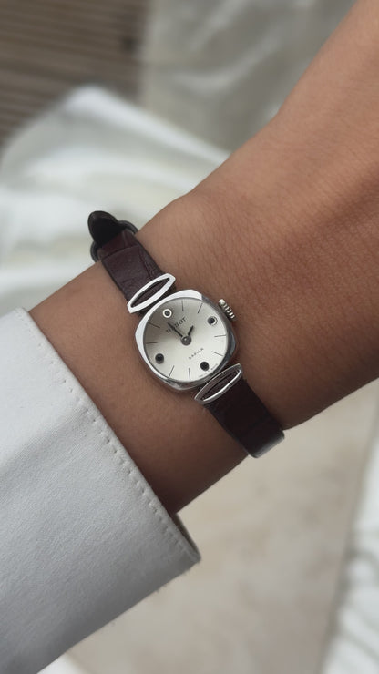 Near Mint - Tissot Saphir Ladies Watch - Original buckle with handmade leather
